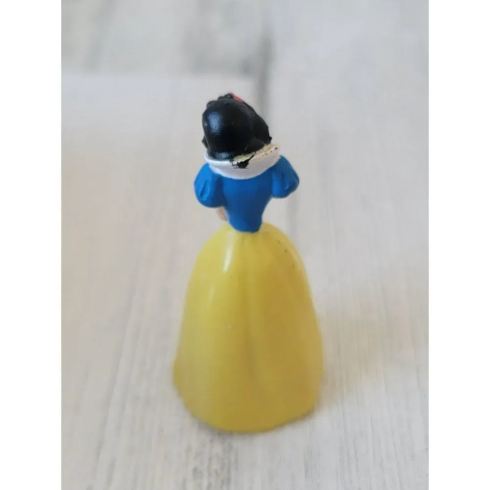 Snow White princess Disney Pixar‎ toy figure